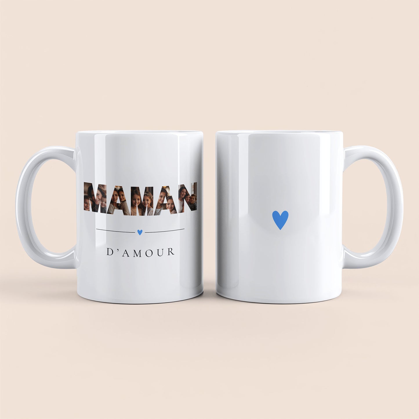 Mug blanc. Lettres "MAMAN" contenant des photos personnalisées et texte "d'amour" à gauche. Cœur bleu au centre à droite.