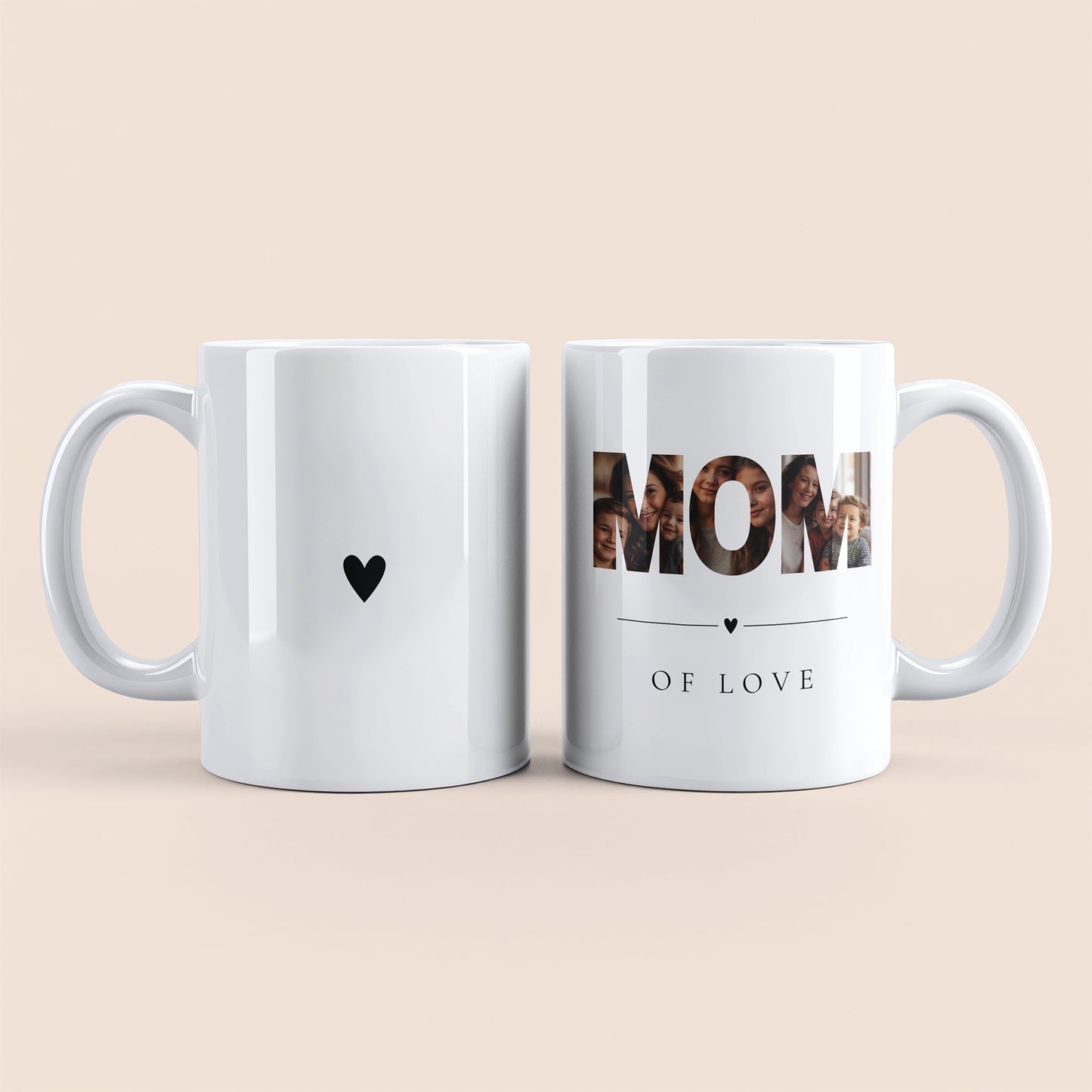 Mug blanc. Lettres "MOM" contenant des photos personnalisées et texte "of love" à droite. Cœur noir au centre à gauche.