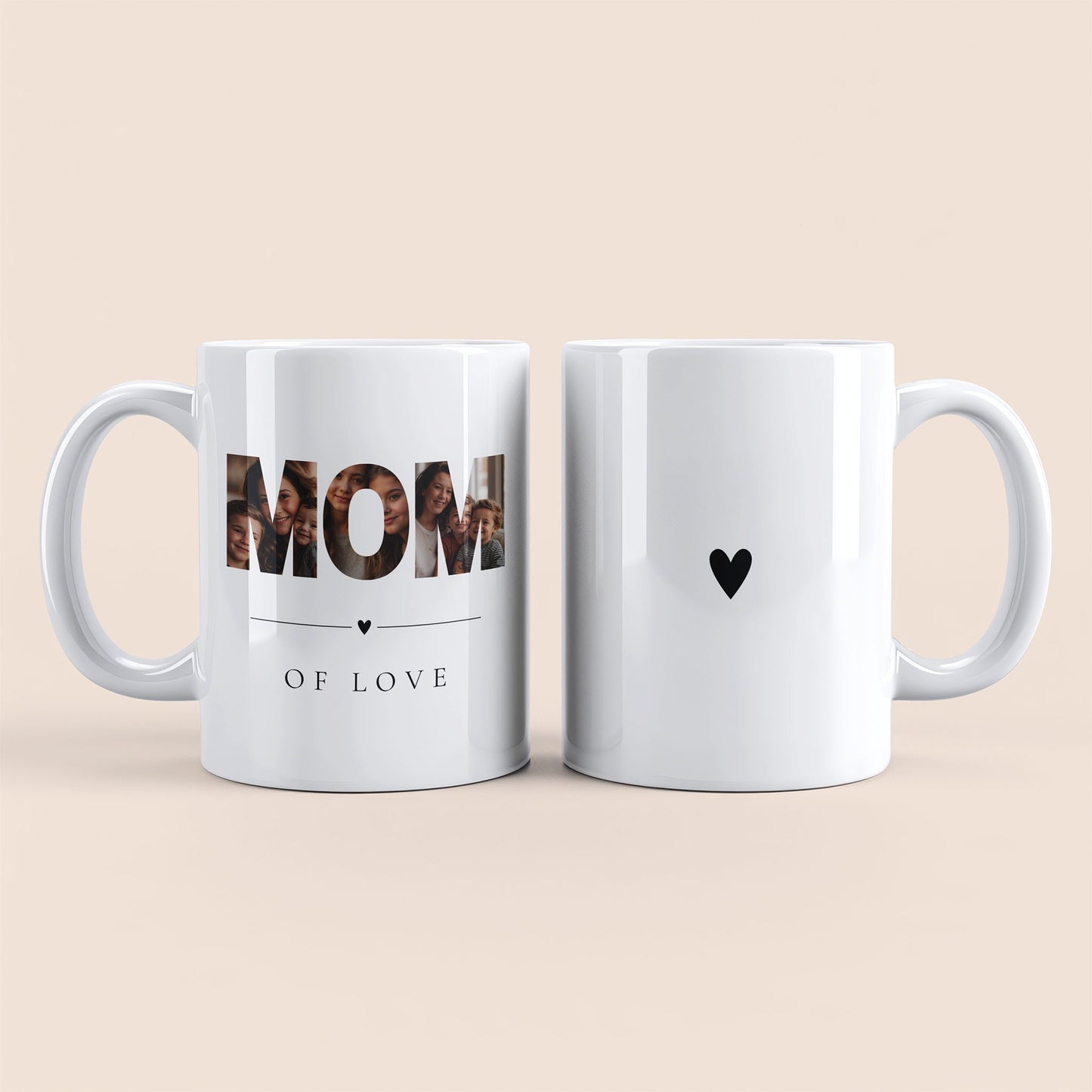 Mug blanc. Lettres "MOM" contenant des photos personnalisées et texte "of love" à gauche. Cœur noir au centre à droite.