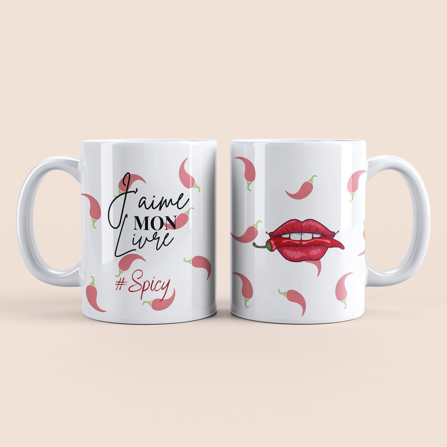 Mug blanc avec piments. Lèvres mordant piment à droite, texte "J'aime mon livre #spicy" à gauche.