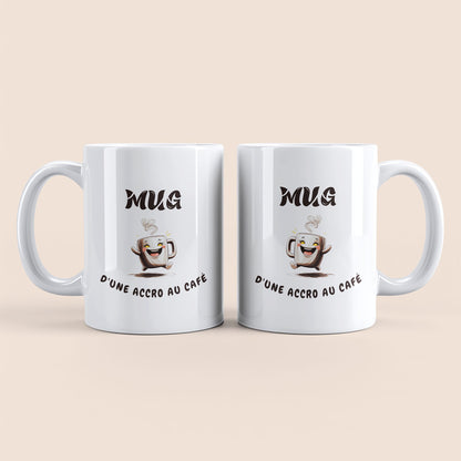 Mug blanc. Texte "Mug" et "D'une accro au café" et une tasse de café heureuse qui court.