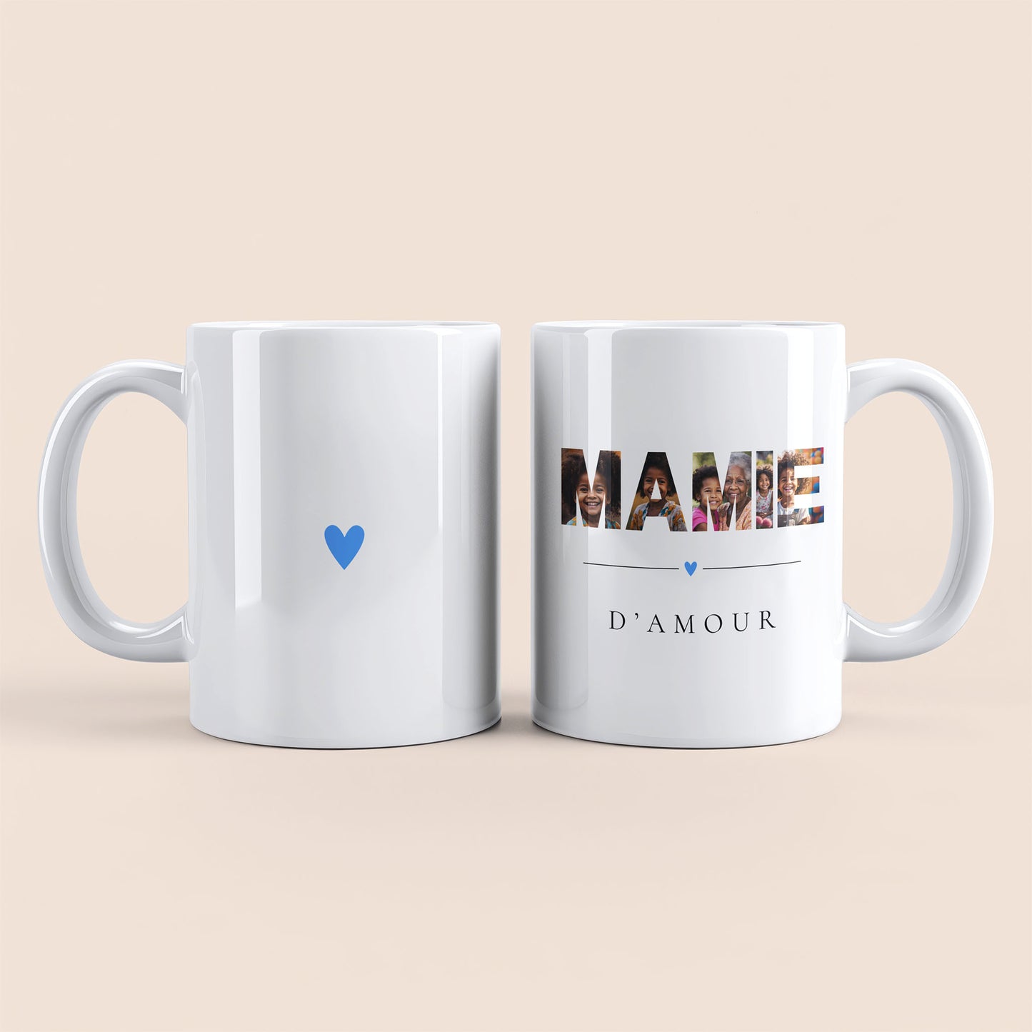 Mug blanc. Lettres "MAMIE" contenant des photos personnalisées et texte "D'amour" à droite. Cœur bleu au centre à gauche.