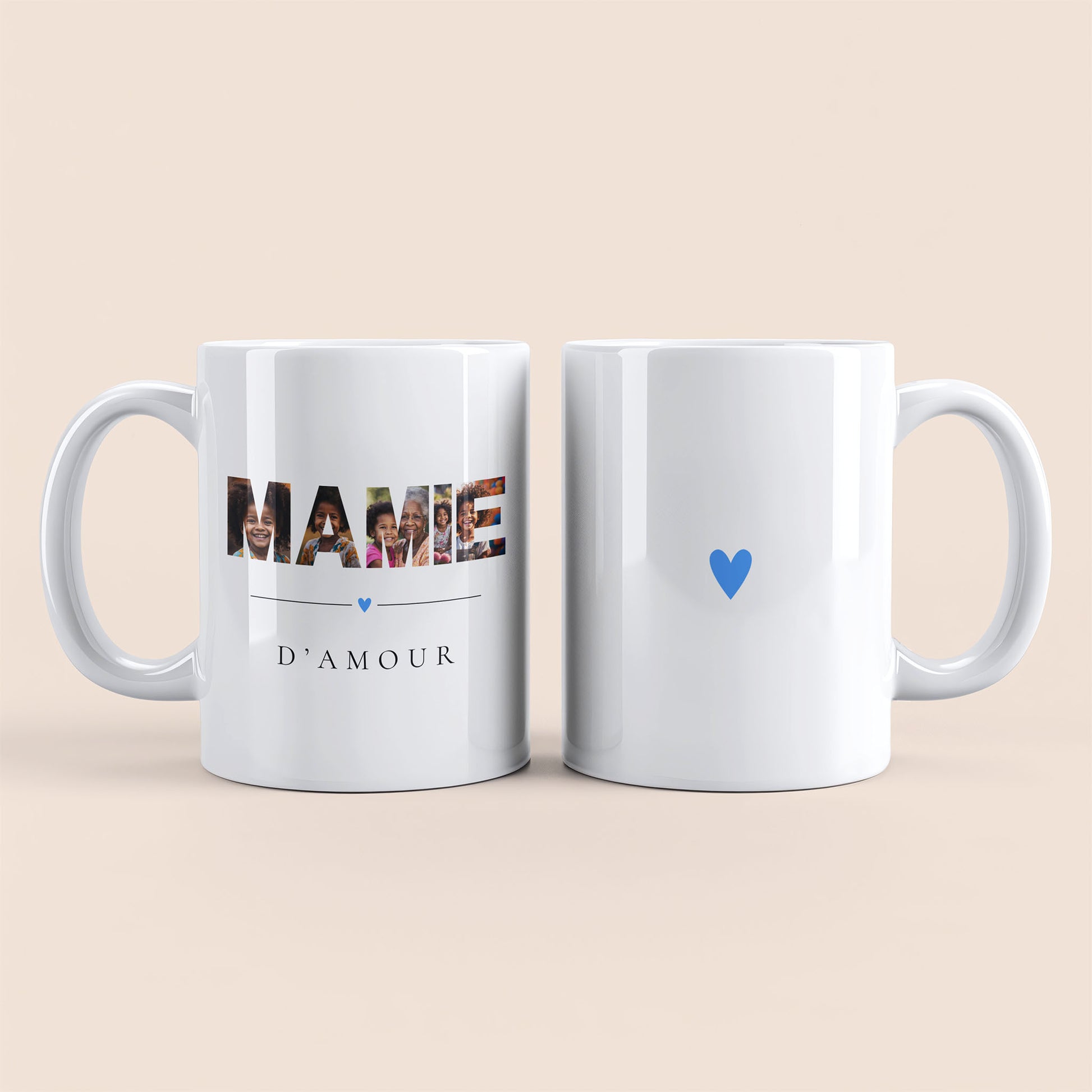 Mug blanc. Lettres "MAMIE" contenant des photos personnalisées et texte "D'amour" à gauche. Cœur bleu au centre à droite.