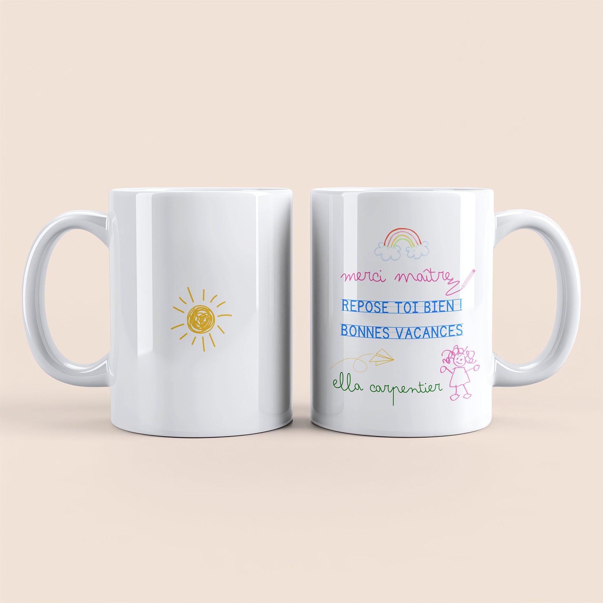 Mug blanc. Dessin soleil jaune au centre à gauche. Texte "Merci maître", "Repose toi bien, bonne vacances", "Ella Carpentier" personnalisable plus dessin arc-en-ciel, avion en papier et petite fille à droite.